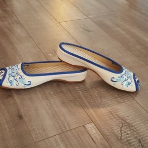 Embroidered canvas chinese slip on shoes